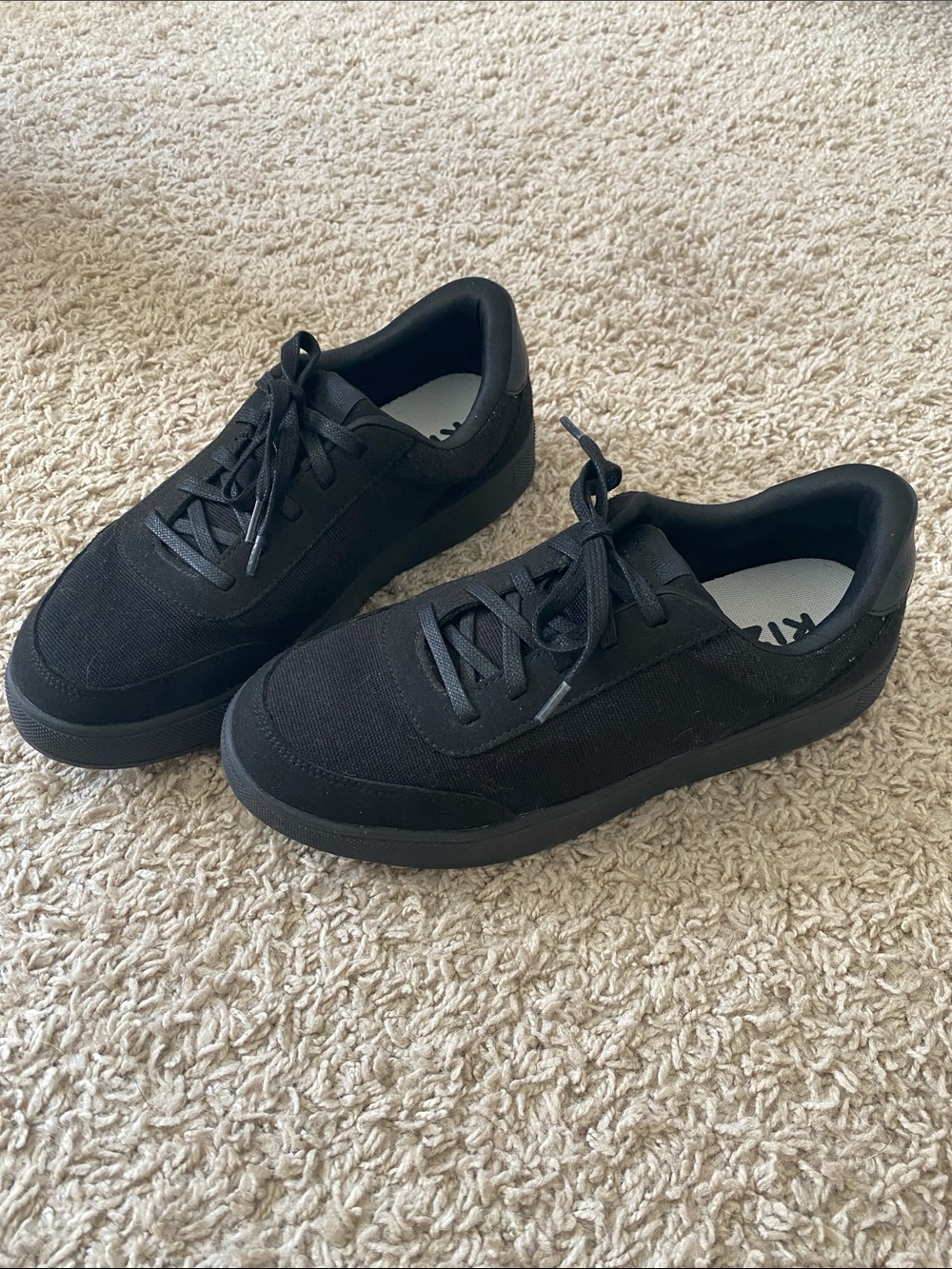 Hands Free Kizik Slip On Black Sneakers